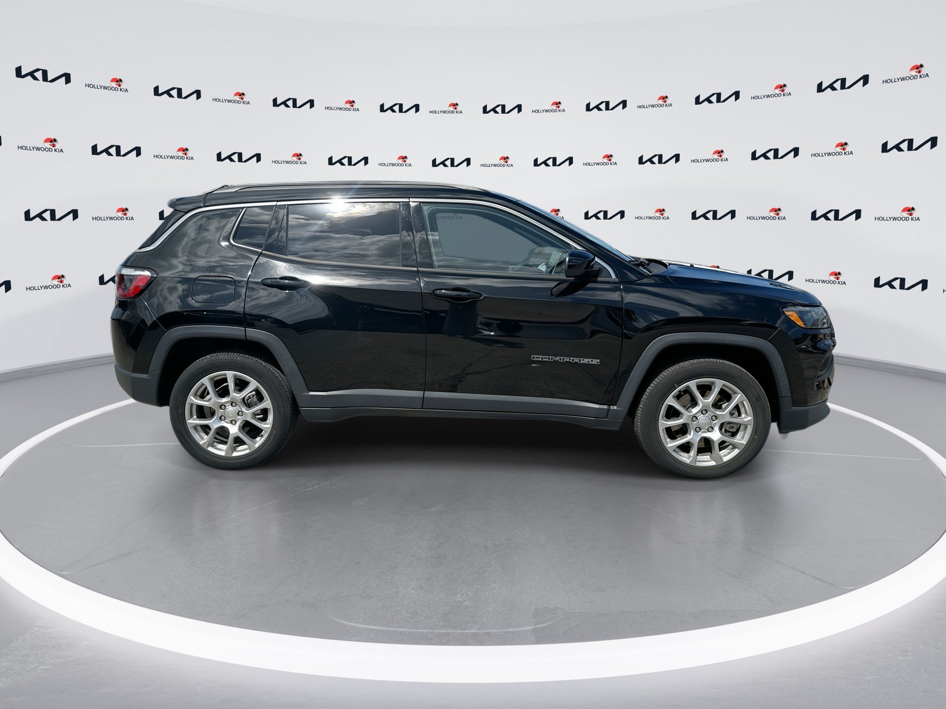 Used 2023 Jeep Compass Latitude AWD/4WD image 9