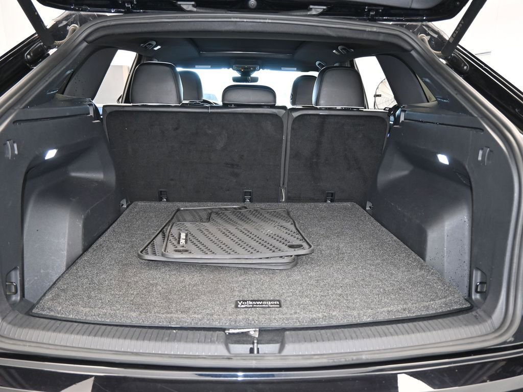 Used 2024 Volkswagen Atlas Cross Sport SEL Premium R-Line image 41