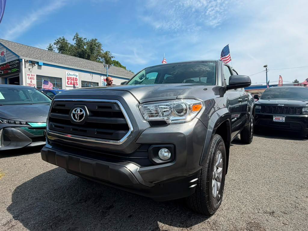 Used 2017 Toyota Tacoma SR5 w/ Tow Package AWD/4WD image 10