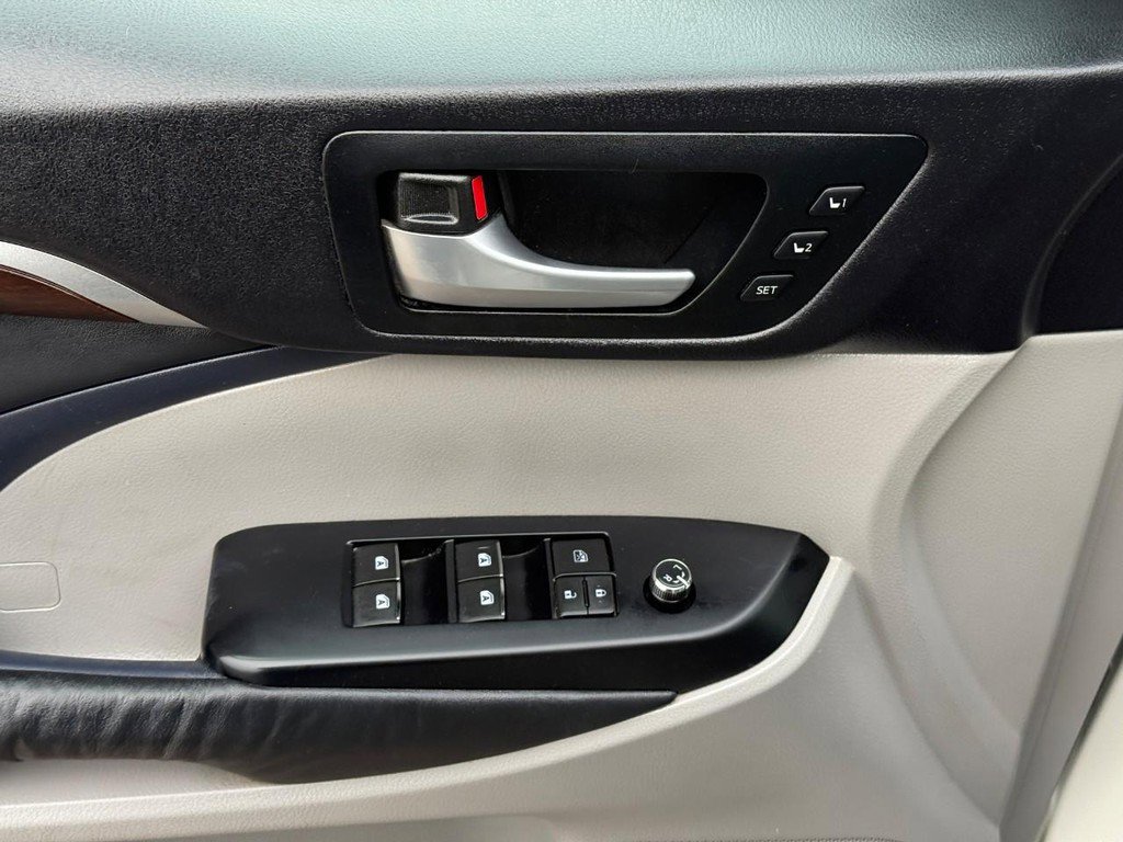 Used 2015 Toyota Highlander Limited image 20