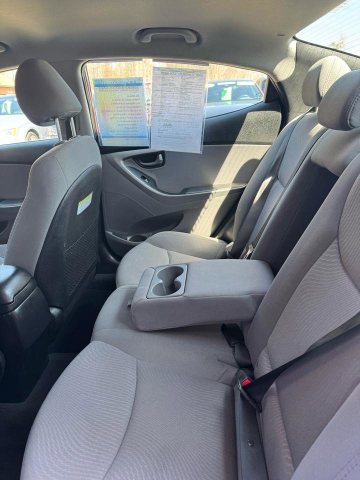 Used 2014 Hyundai Elantra SE w/ Option Group 02 image 16