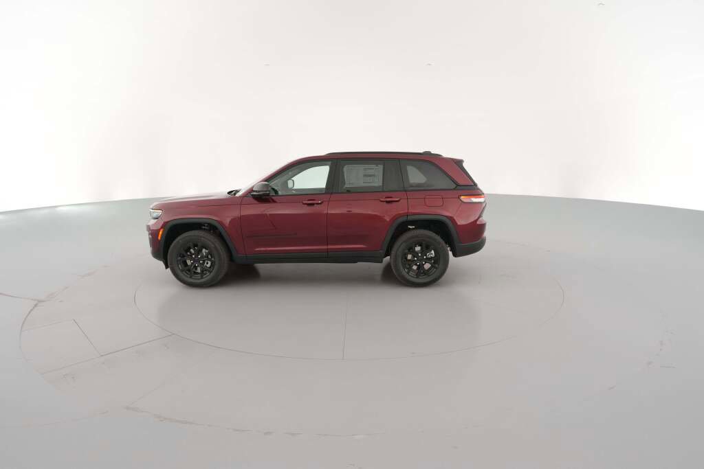 New 2025 Jeep Grand Cherokee Altitude image 6