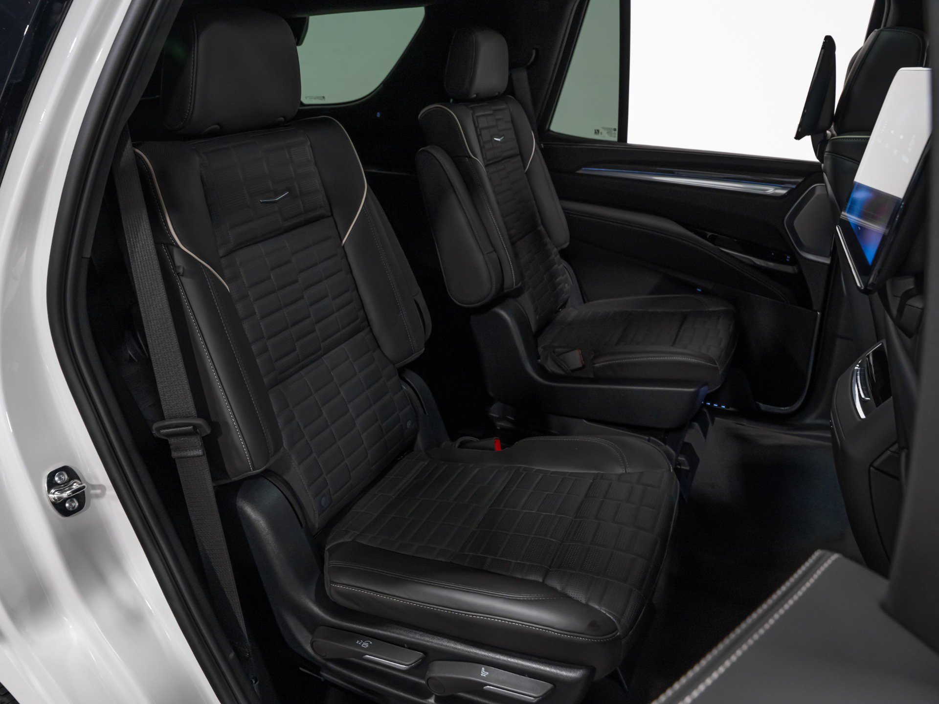 Used 2025 Cadillac Escalade V w/ LPO, ONYX Package AWD/4WD image 89