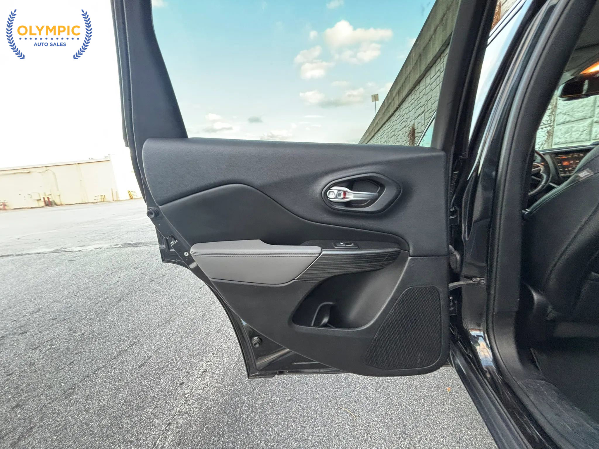 Used 2014 Jeep Cherokee Limited w/ Trailer Tow Group image 41