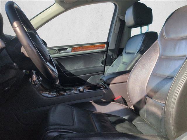 Used 2014 Volkswagen Touareg Lux image 17