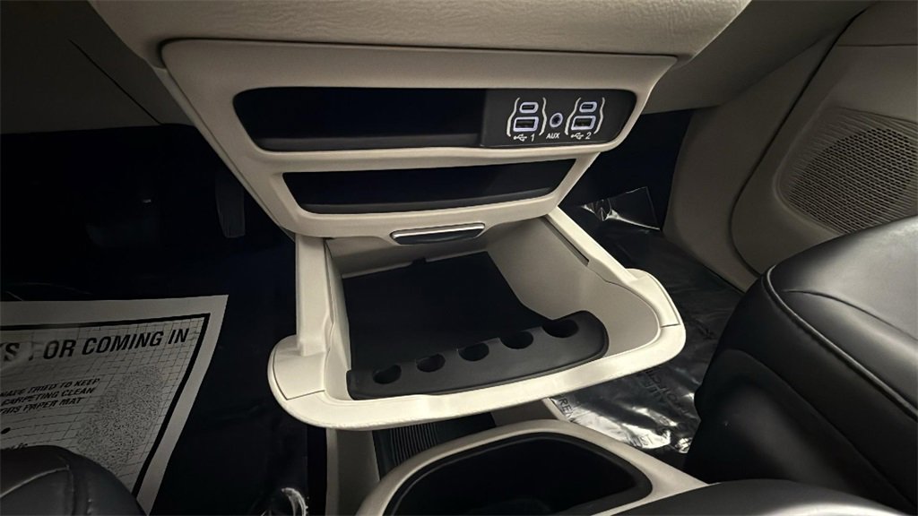 Used 2024 Chrysler Pacifica Touring-L image 25