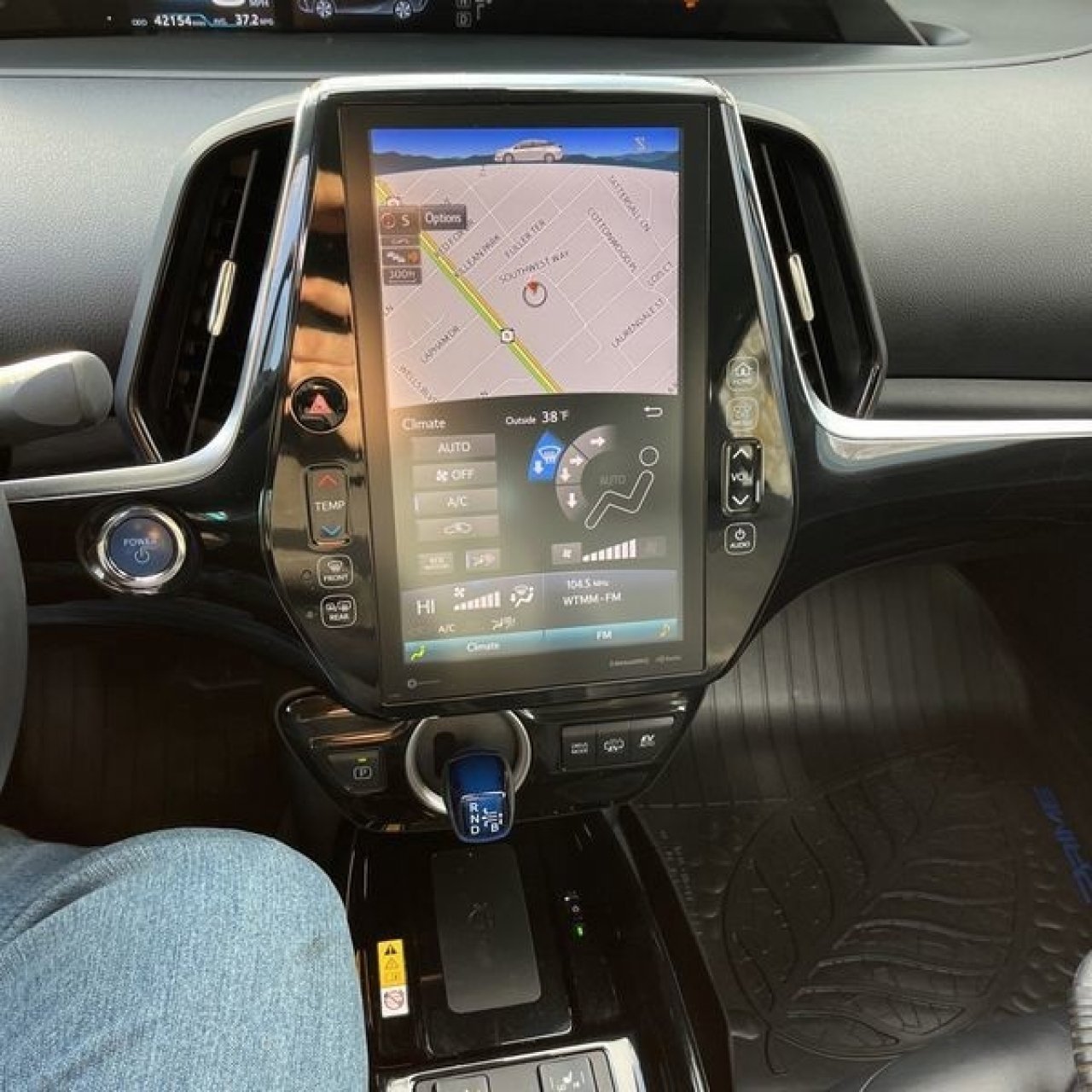 Used 2020 Toyota Prius Prime XLE image 17