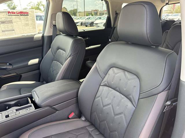 New 2026 Nissan Pathfinder Platinum FWD image 11
