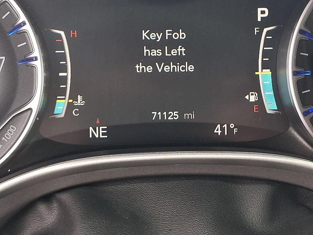 Used 2024 Chrysler Pacifica Touring-L FWD image 20