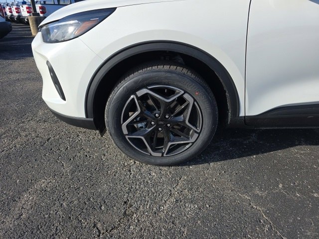 New 2026 Ford Escape Platinum w/ Class II Trailer Tow Package image 9