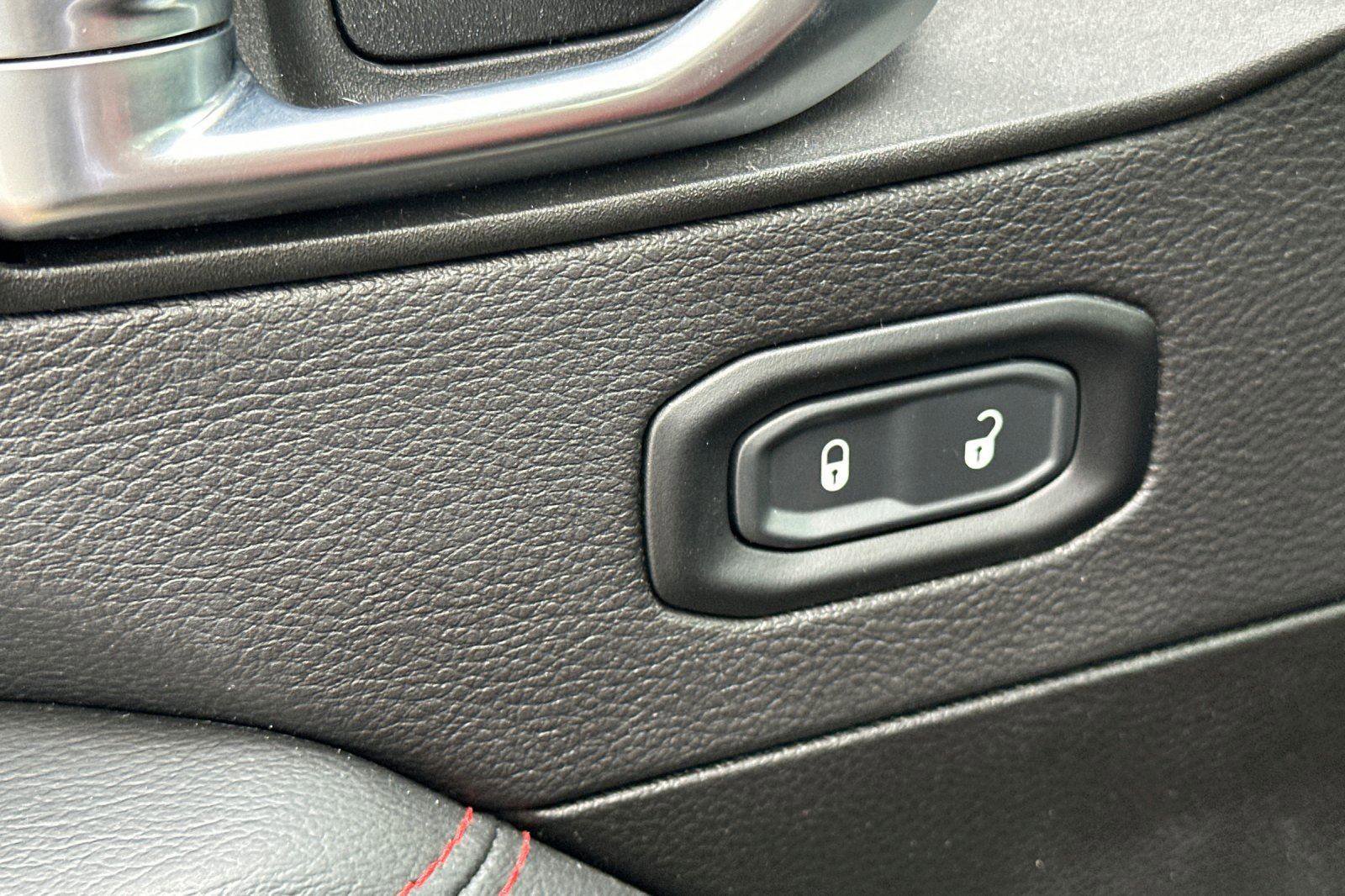 Used 2023 Jeep Wrangler Unlimited Rubicon 4xe image 11