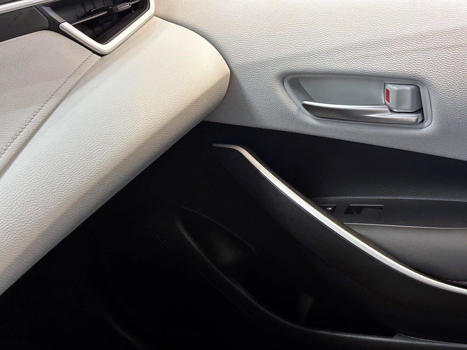 Certified 2025 Toyota Corolla SE w/ SE Premium Package image 22