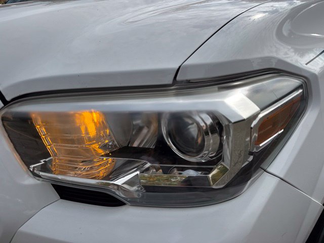 Used 2018 Toyota Tacoma SR5 RWD image 33