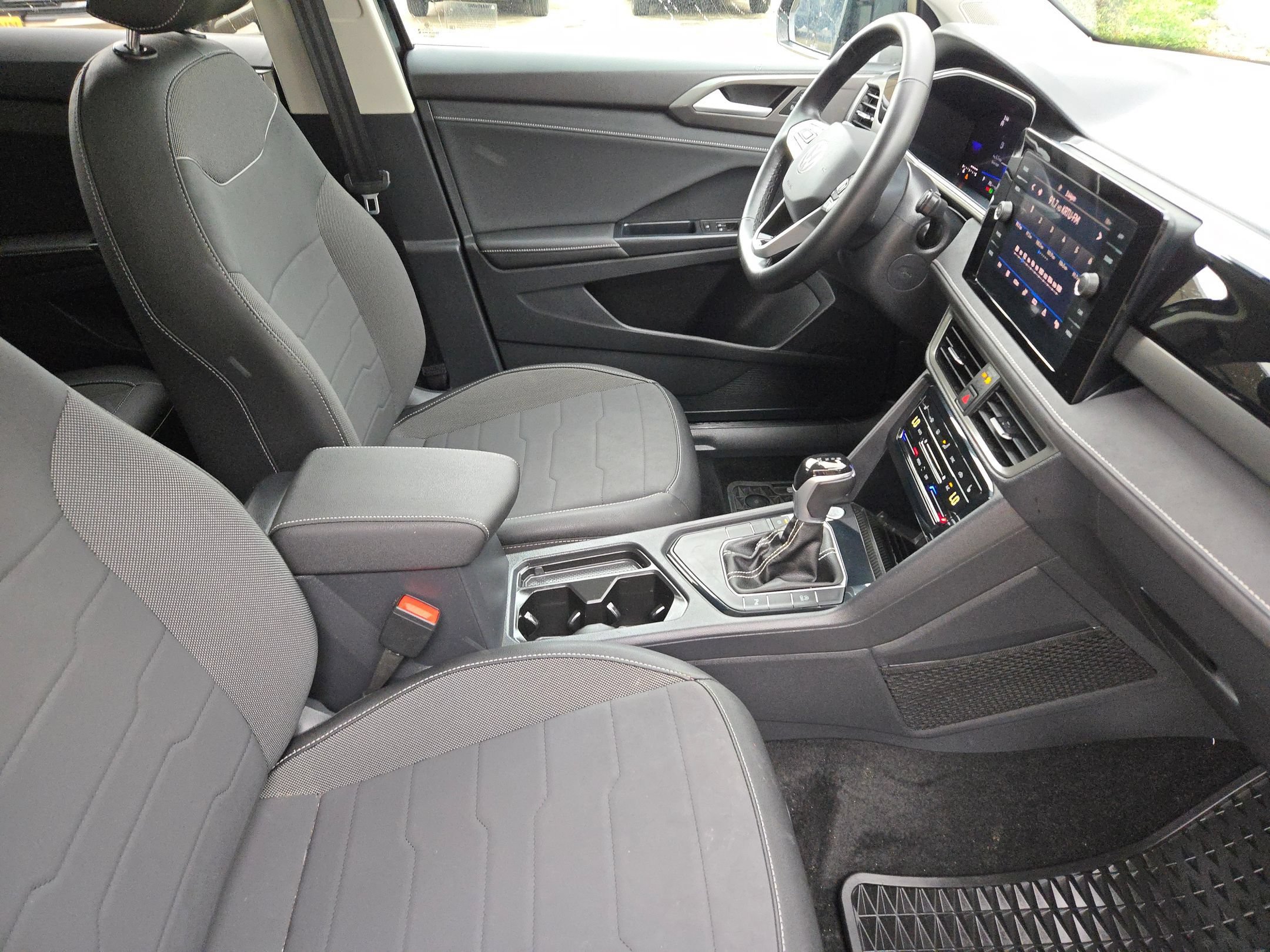 Used 2025 Volkswagen Taos SE FWD image 29