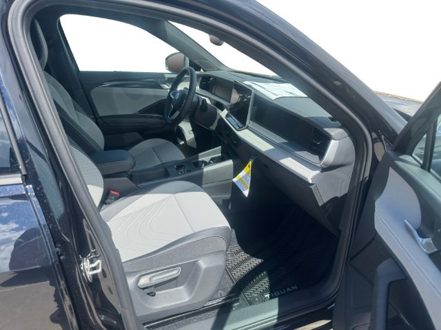 New 2026 Volkswagen Tiguan SE R-Line FWD image 14