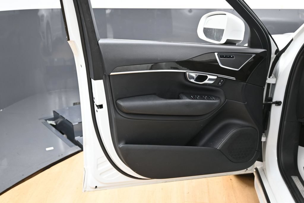 Used 2018 Volvo XC90 T6 Momentum w/ Convenience Package AWD/4WD image 37