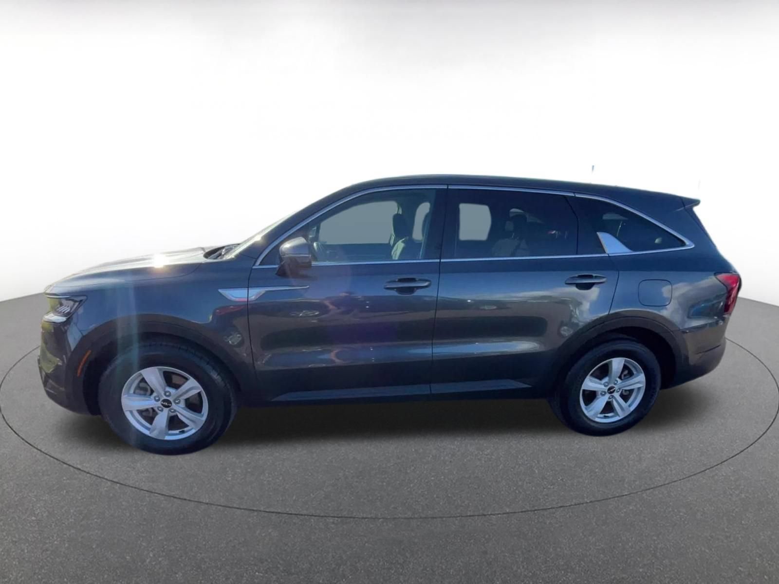 Used 2023 Kia Sorento LX FWD image 9