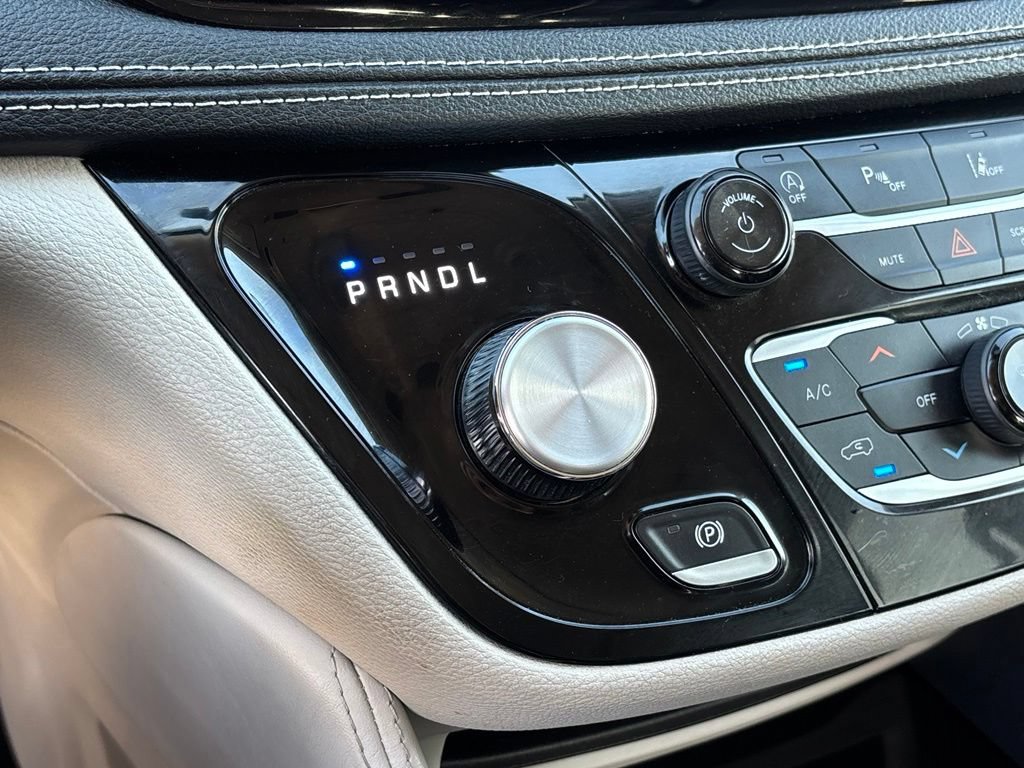 Used 2023 Chrysler Pacifica Limited FWD image 18