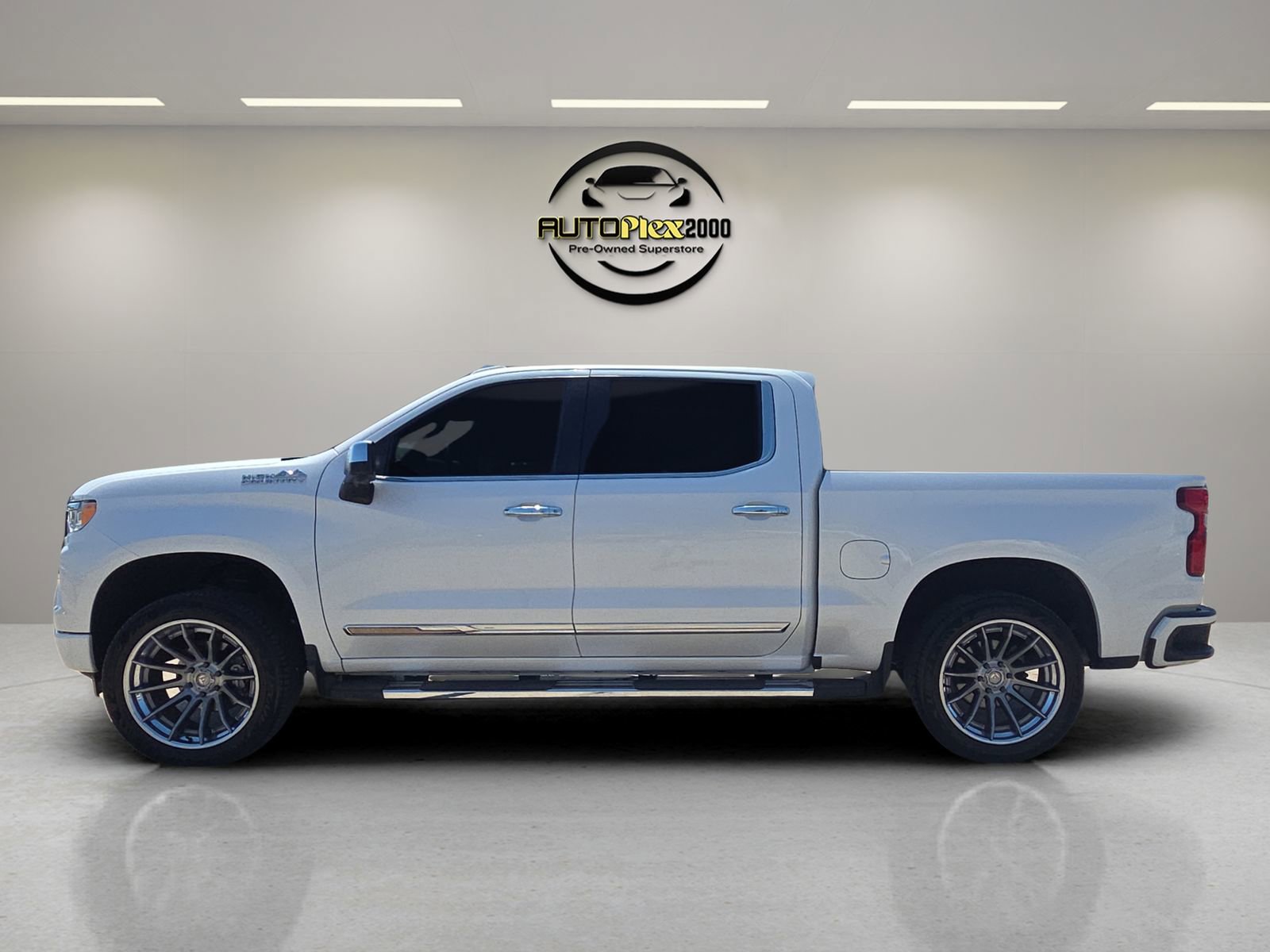 Used 2022 Chevrolet Silverado 1500 High Country w/ Z71 Off-Road Package image 4