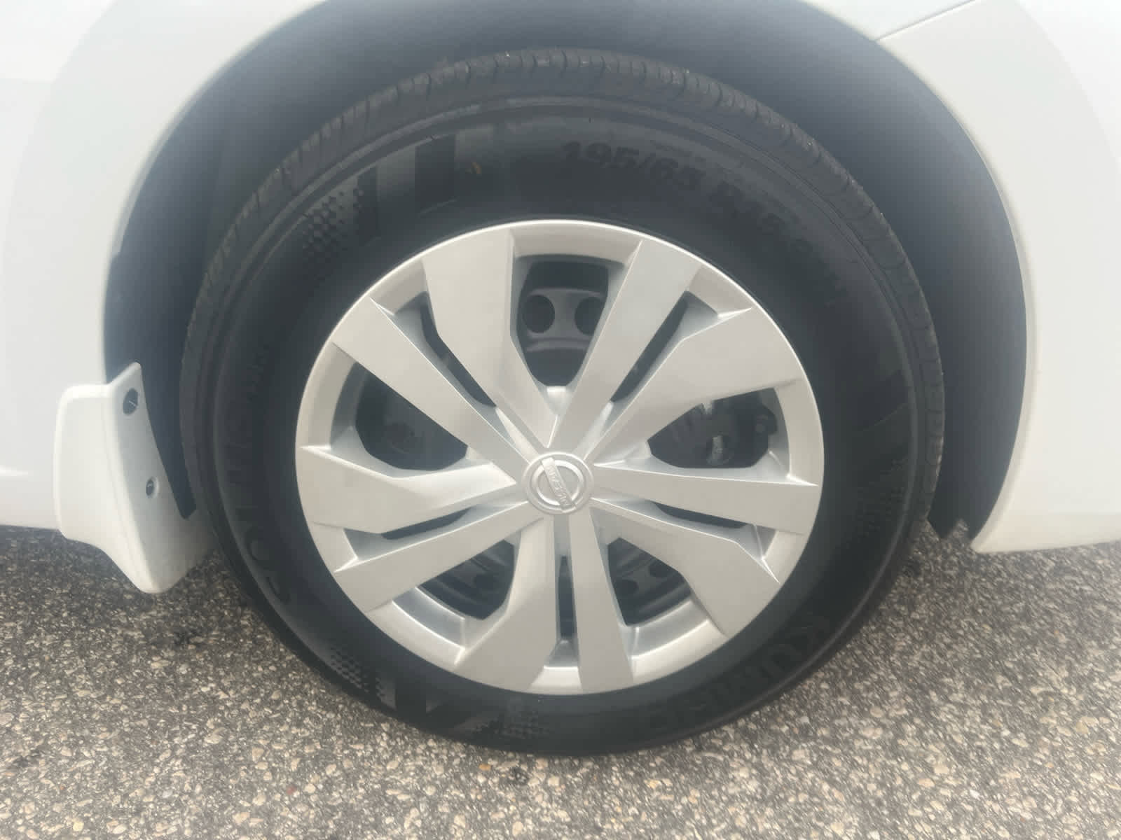 Used 2025 Nissan Versa S image 29