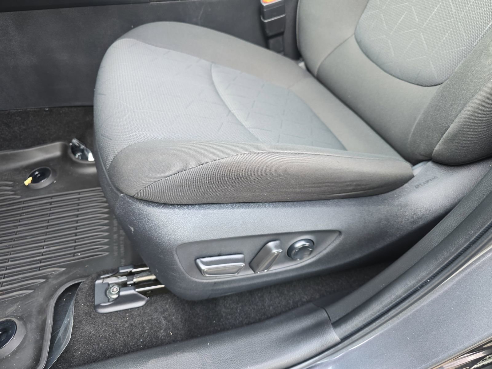 Used 2024 Toyota RAV4 XLE image 35