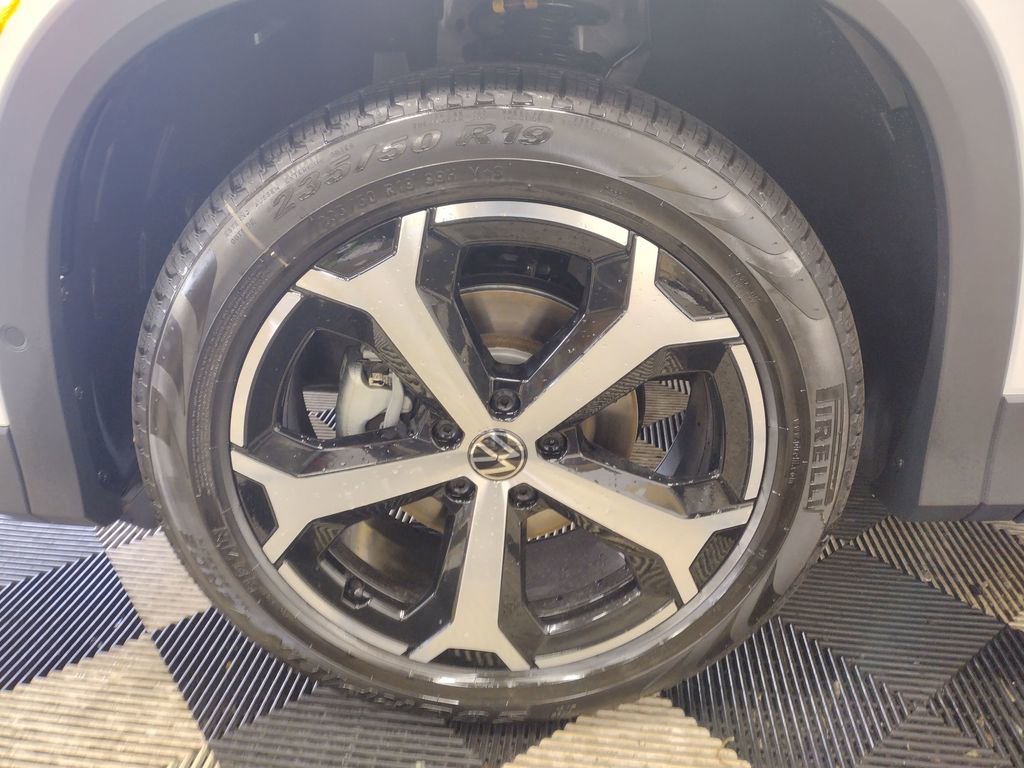 New 2025 Volkswagen Tiguan SE image 5