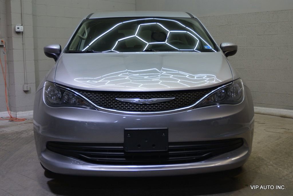 Used 2017 Chrysler Pacifica Touring image 38