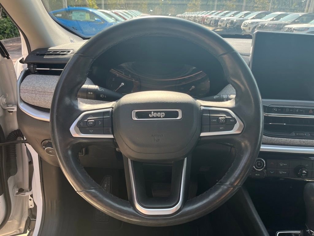 Used 2022 Jeep Compass Latitude image 32