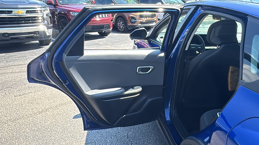 Used 2025 Kia K4 FWD image 28