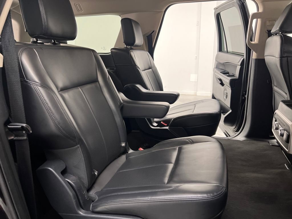 Used 2024 Ford Expedition Max XLT image 18