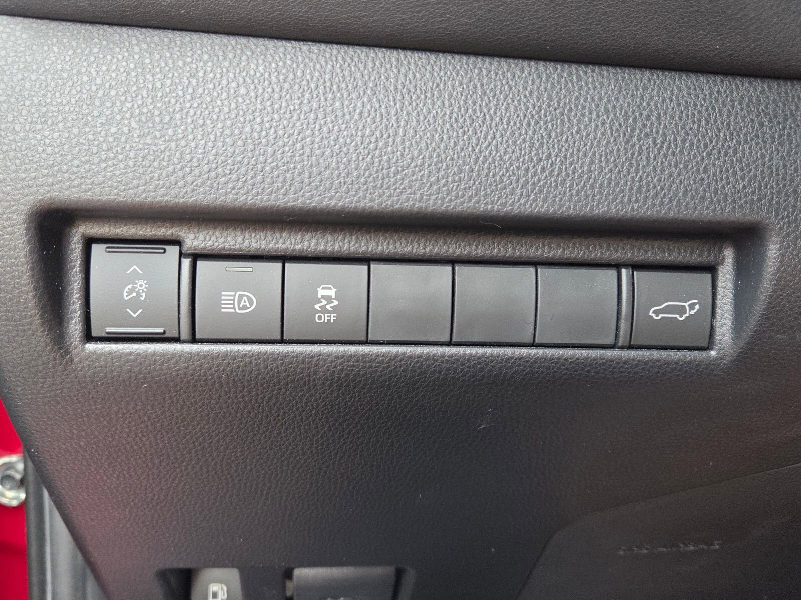 Used 2024 Toyota Venza LE image 29