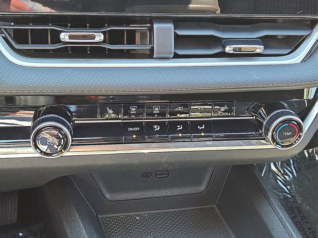 Used 2025 Chevrolet Equinox LT AWD/4WD image 28