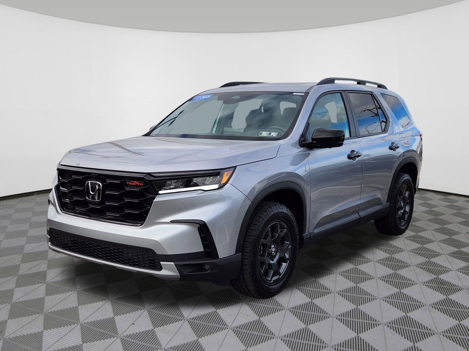 Certified 2025 Honda Pilot TrailSport image 2