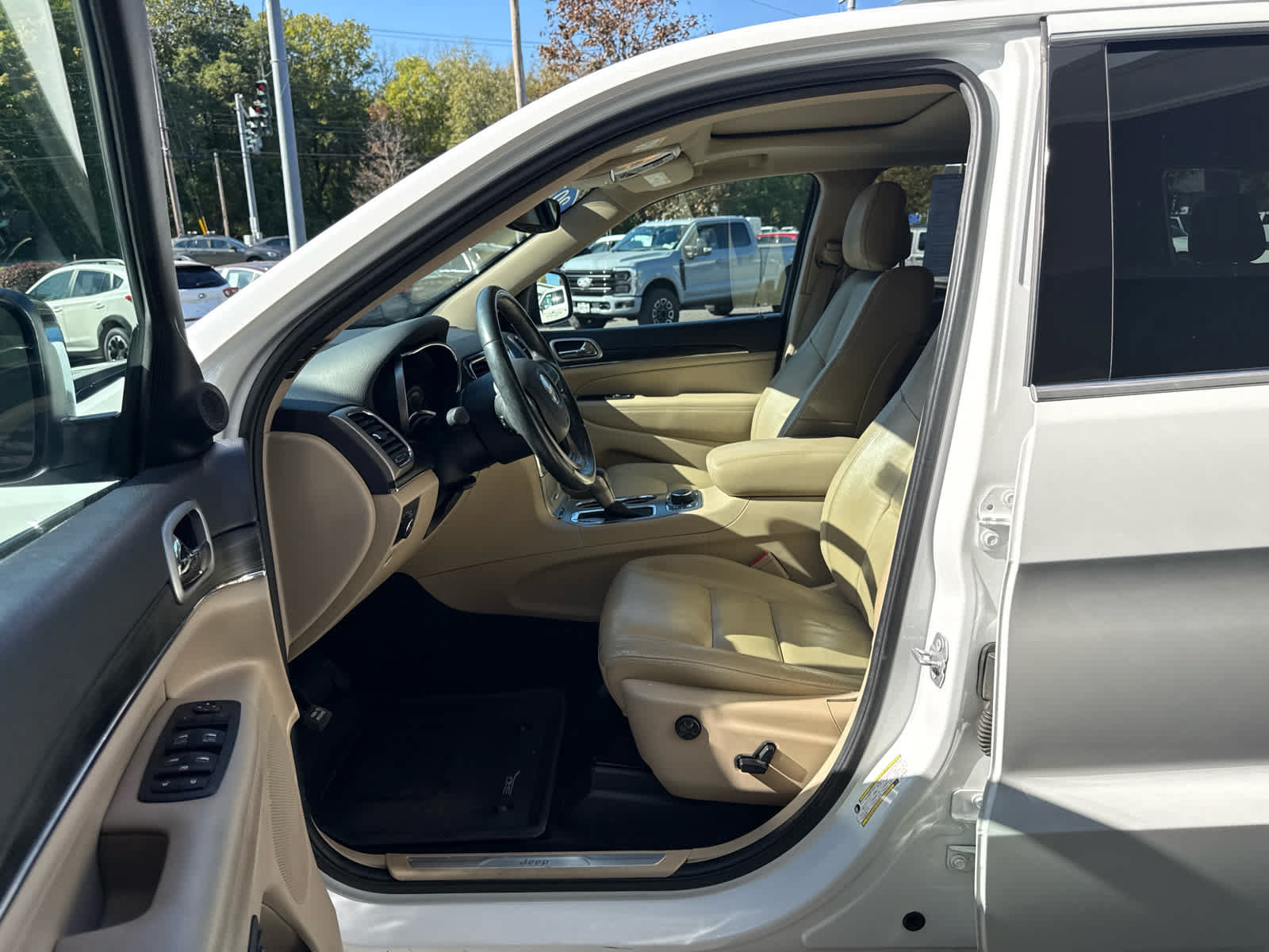 Used 2019 Jeep Grand Cherokee Limited w/ Trailer Tow Group IV AWD/4WD image 15
