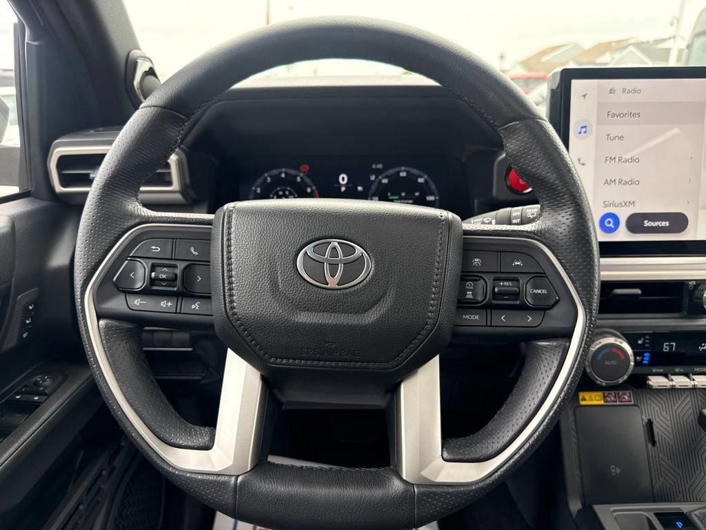 Used 2025 Toyota 4Runner TRD Off-Road Premium AWD/4WD image 16
