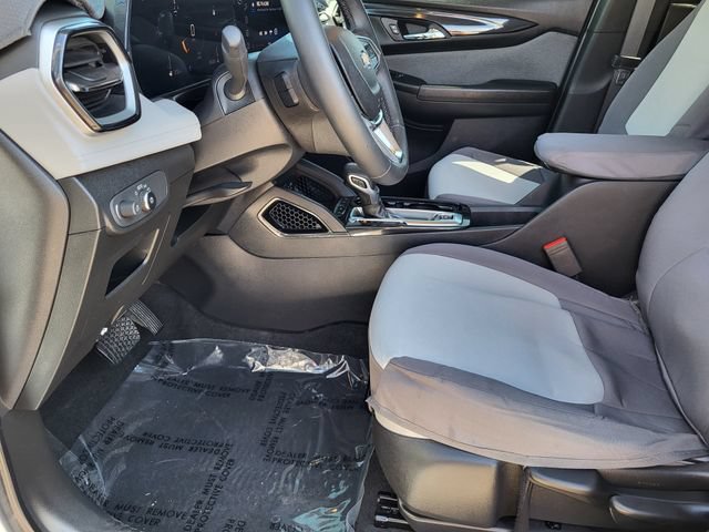 Used 2024 Chevrolet TrailBlazer LT w/ LT Cold Weather Package FWD image 9