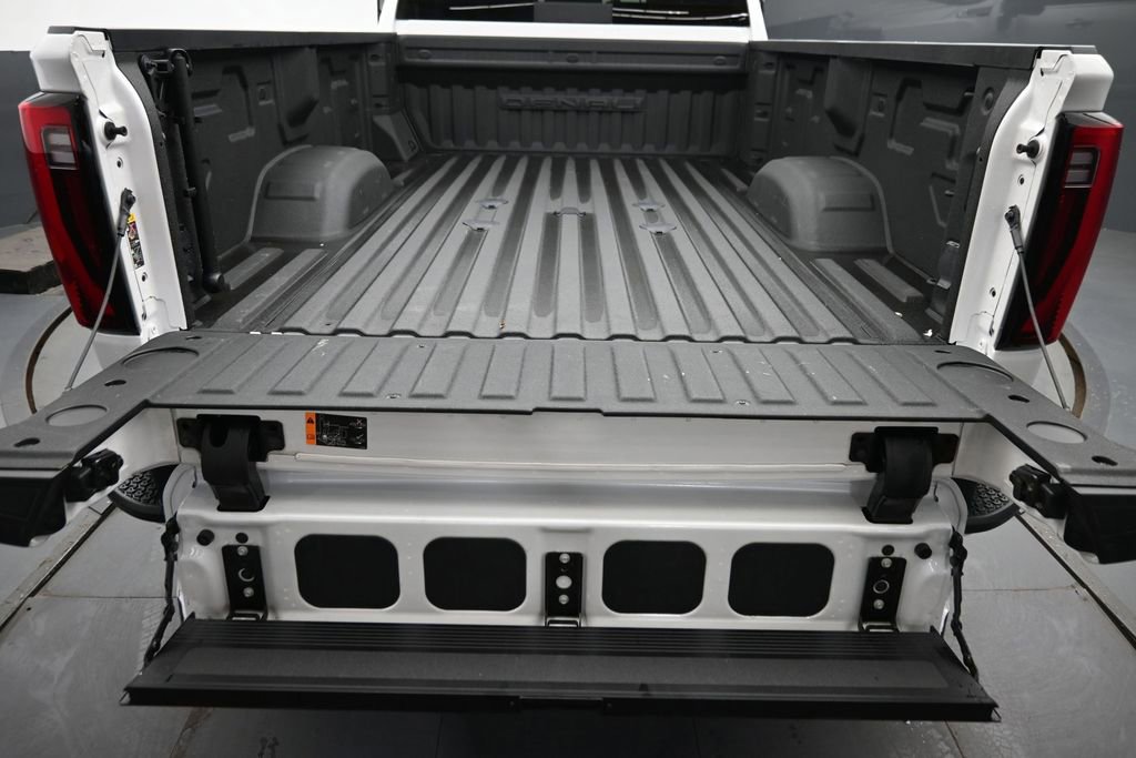 Used 2024 GMC Sierra 3500 Denali w/ Denali Reserve Package AWD/4WD image 9