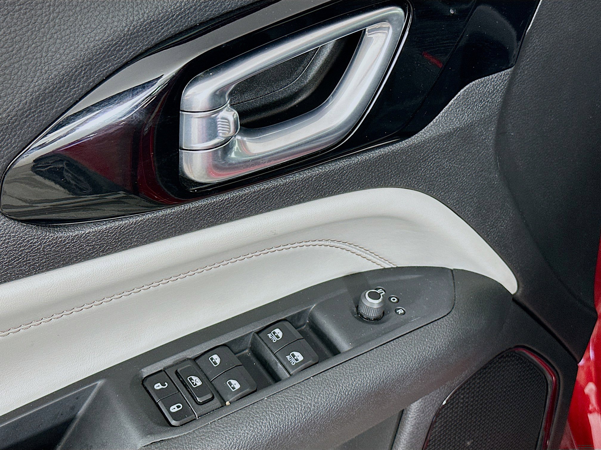 Used 2025 Jeep Compass Limited image 15