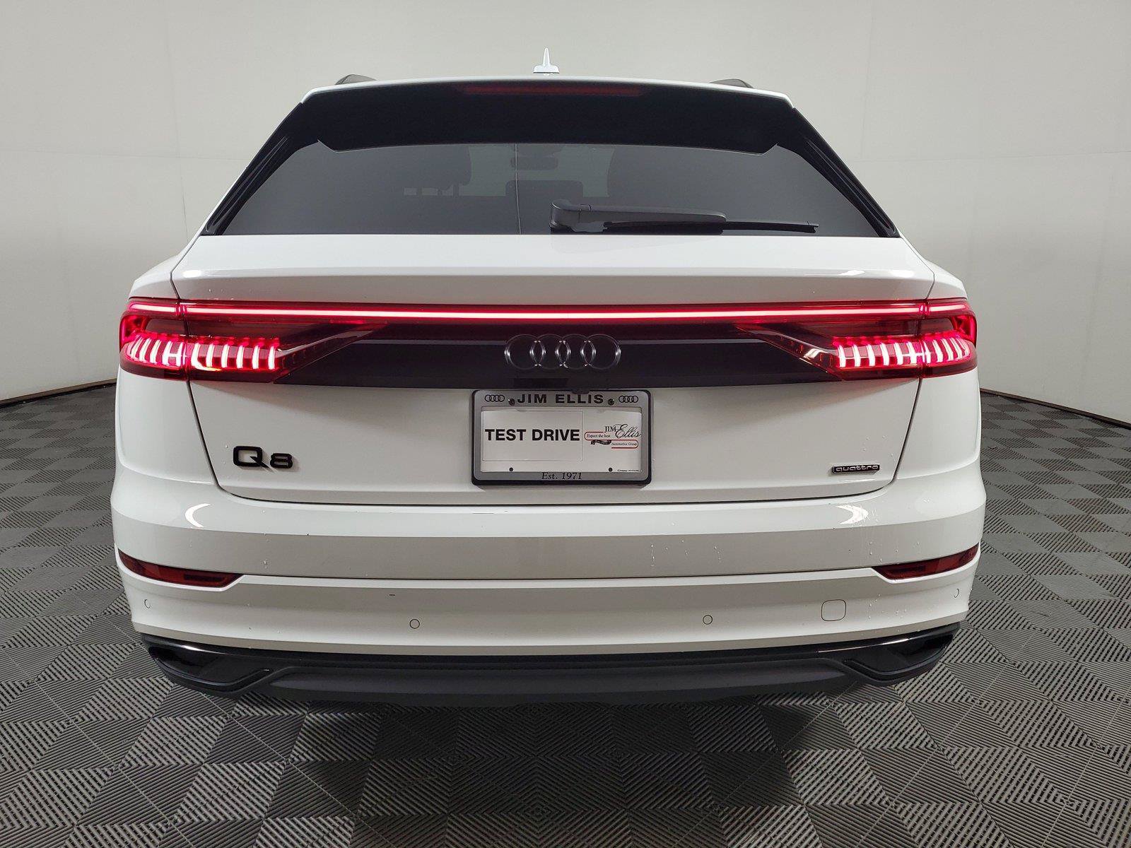 Used 2023 Audi Q8 Premium w/ Convenience Package AWD/4WD image 5