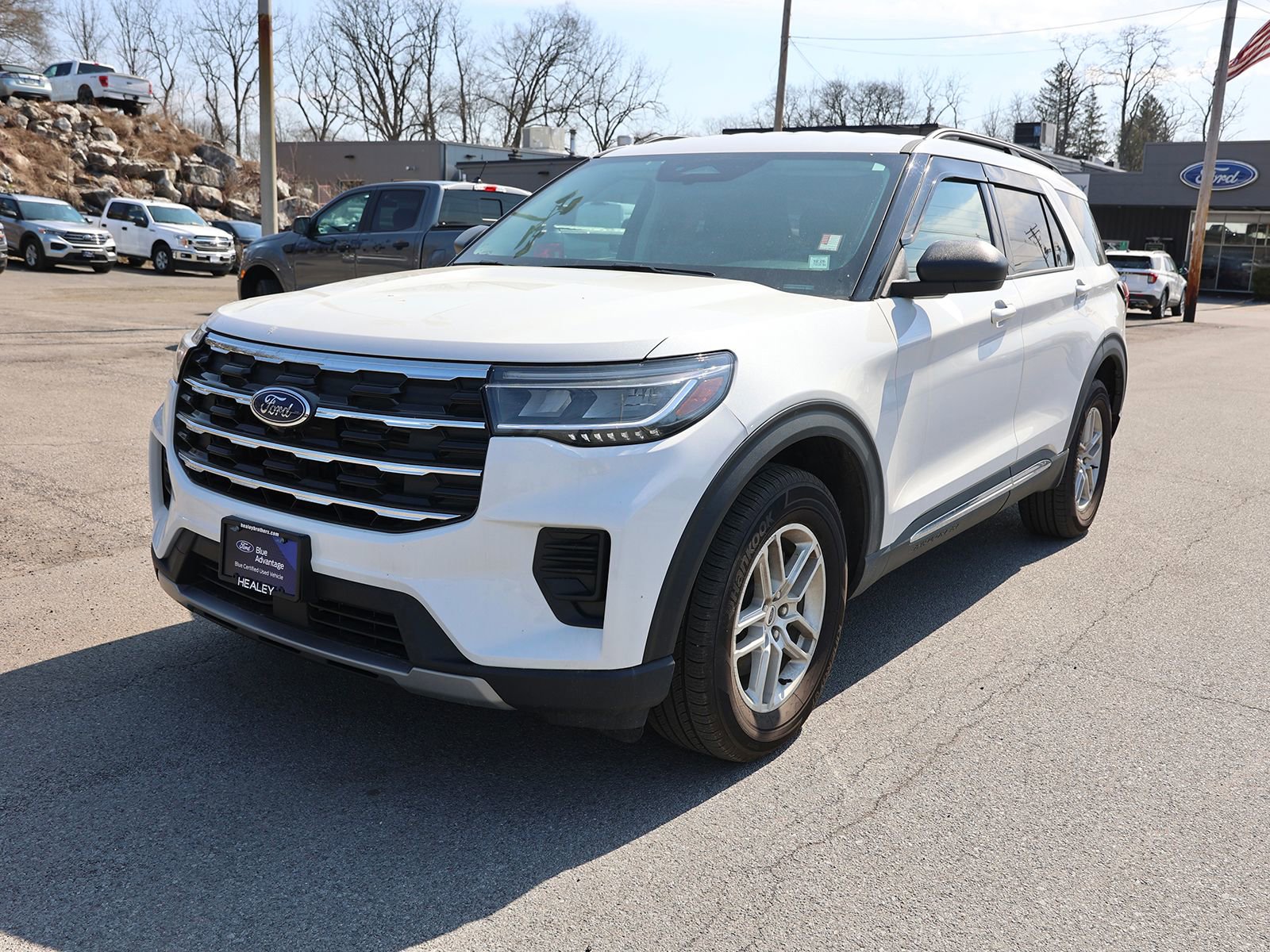 Used 2025 Ford Explorer Active image 3