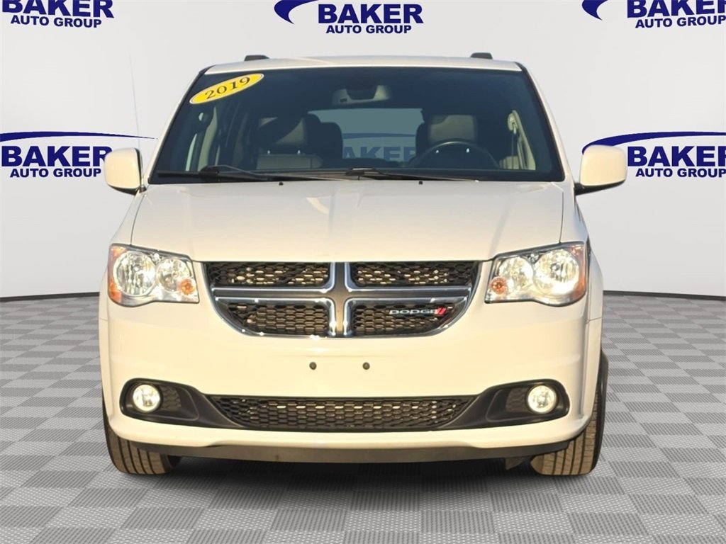 Used 2019 Dodge Grand Caravan SXT image 2