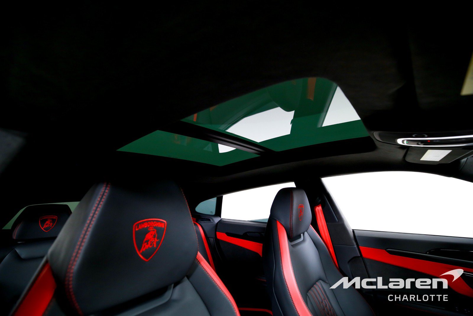 Used 2025 Lamborghini Urus SE AWD/4WD image 30