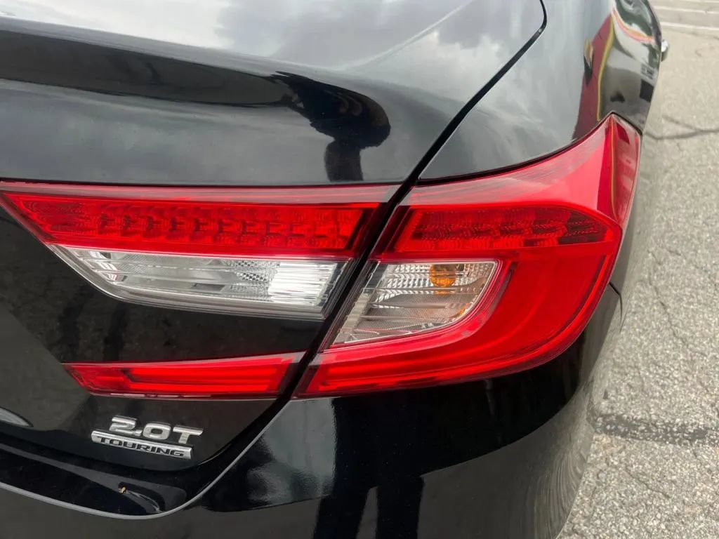 Used 2018 Honda Accord Touring image 37