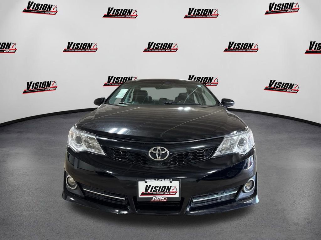Used 2014 Toyota Camry SE video 2