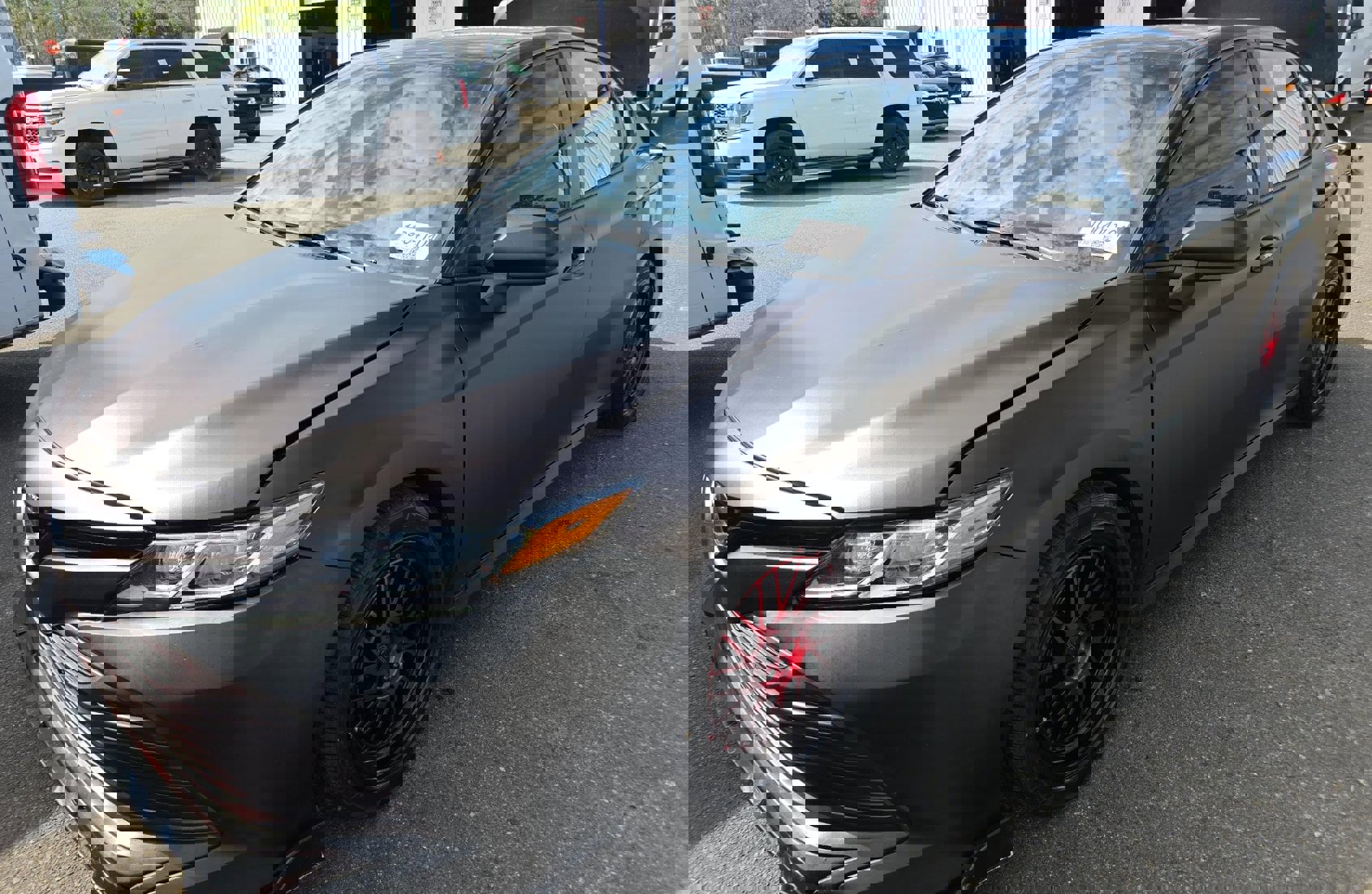 Used 2020 Toyota Camry LE image 1