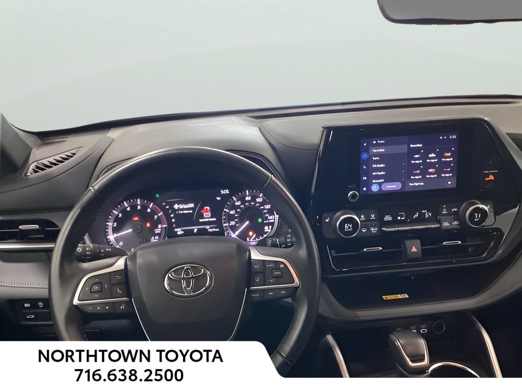 Used 2023 Toyota Highlander XSE AWD/4WD image 6