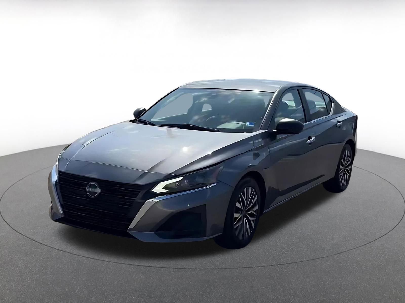 Used 2025 Nissan Altima 2.5 SV FWD image 7
