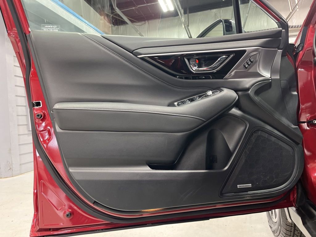 Used 2025 Subaru Outback Limited image 11