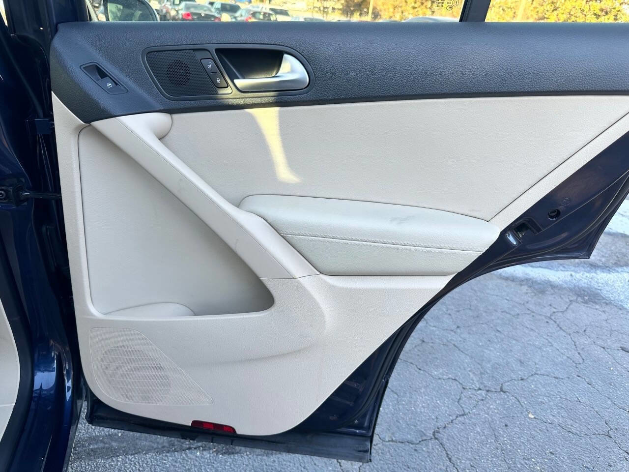 Used 2016 Volkswagen Tiguan S image 30