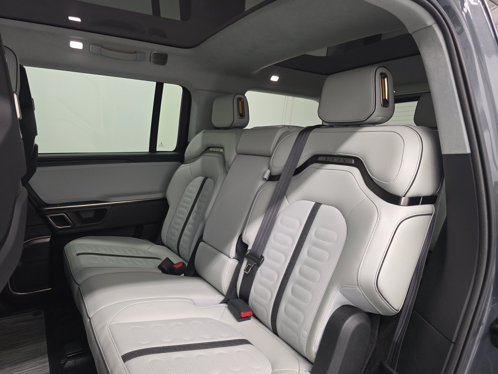 Used 2024 Rivian R1S Adventure AWD/4WD image 21